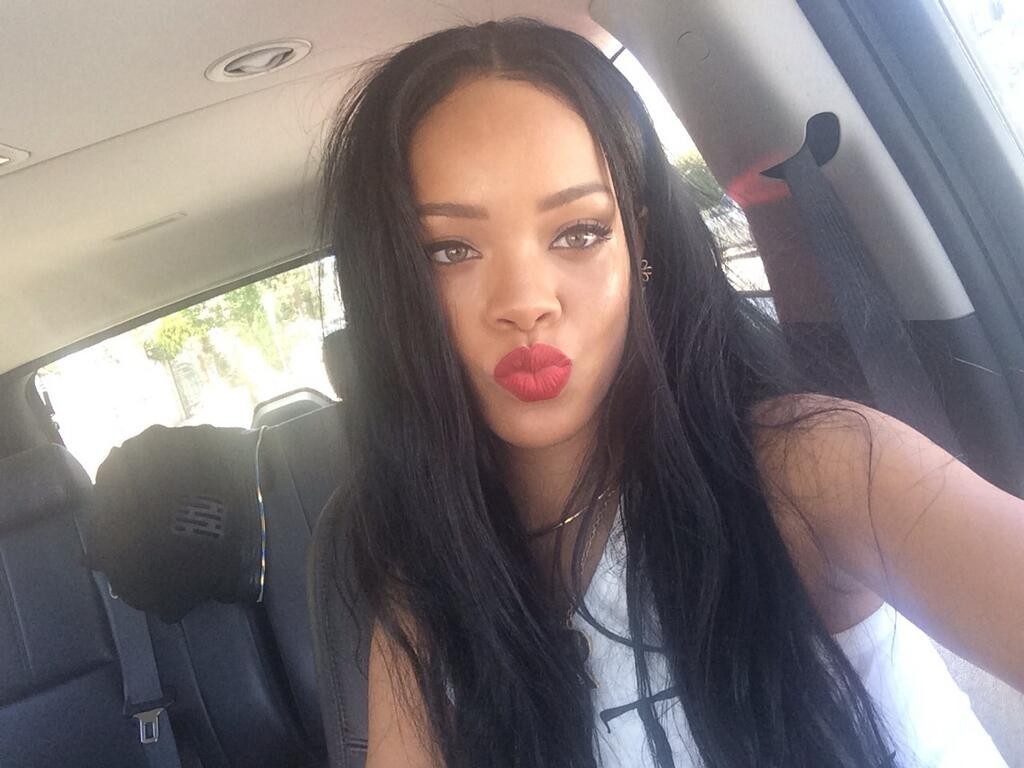R &B star Rihanna likes to get a bit lippy (Rihanna / Twitter)