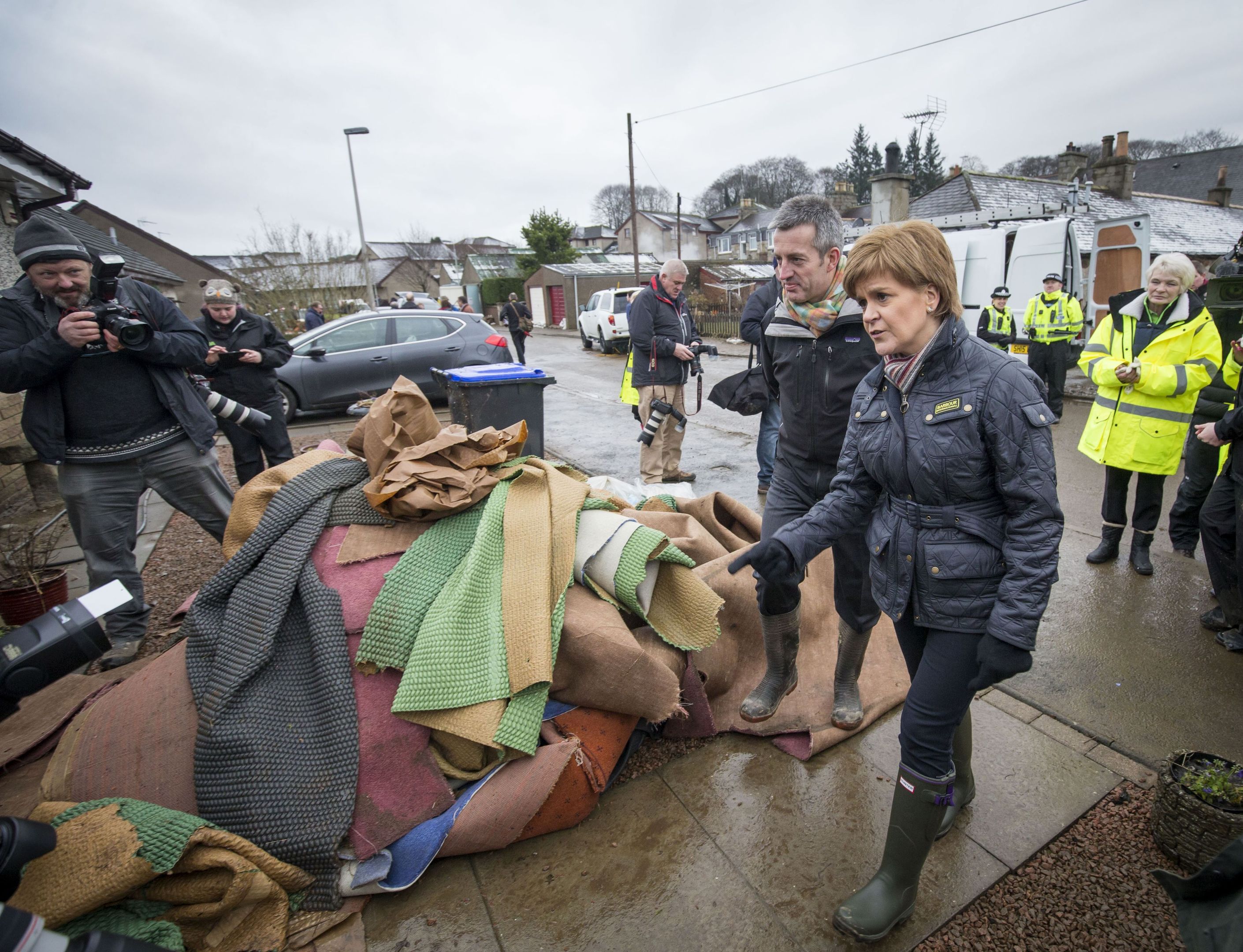 nicola sturgeon visits flood hit homes