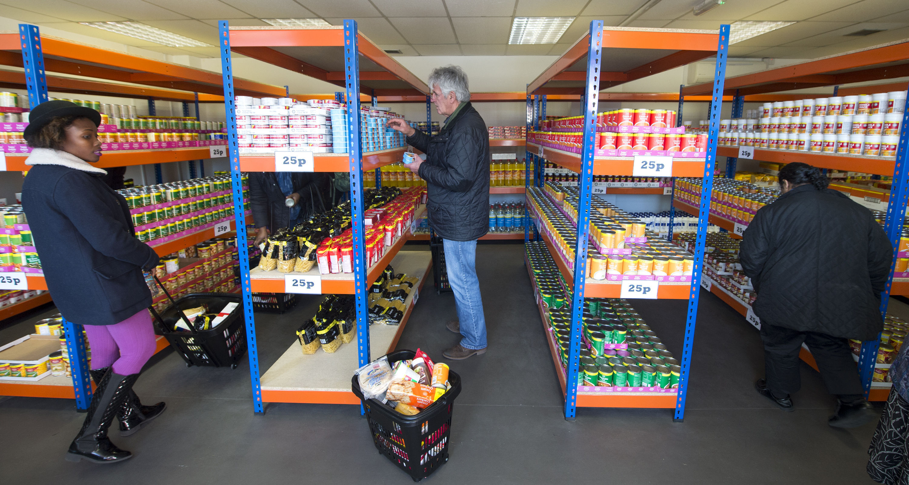 Shoppers buy items for 25p in a new easyFoodstore (Anthony Devlin/PA Wire)