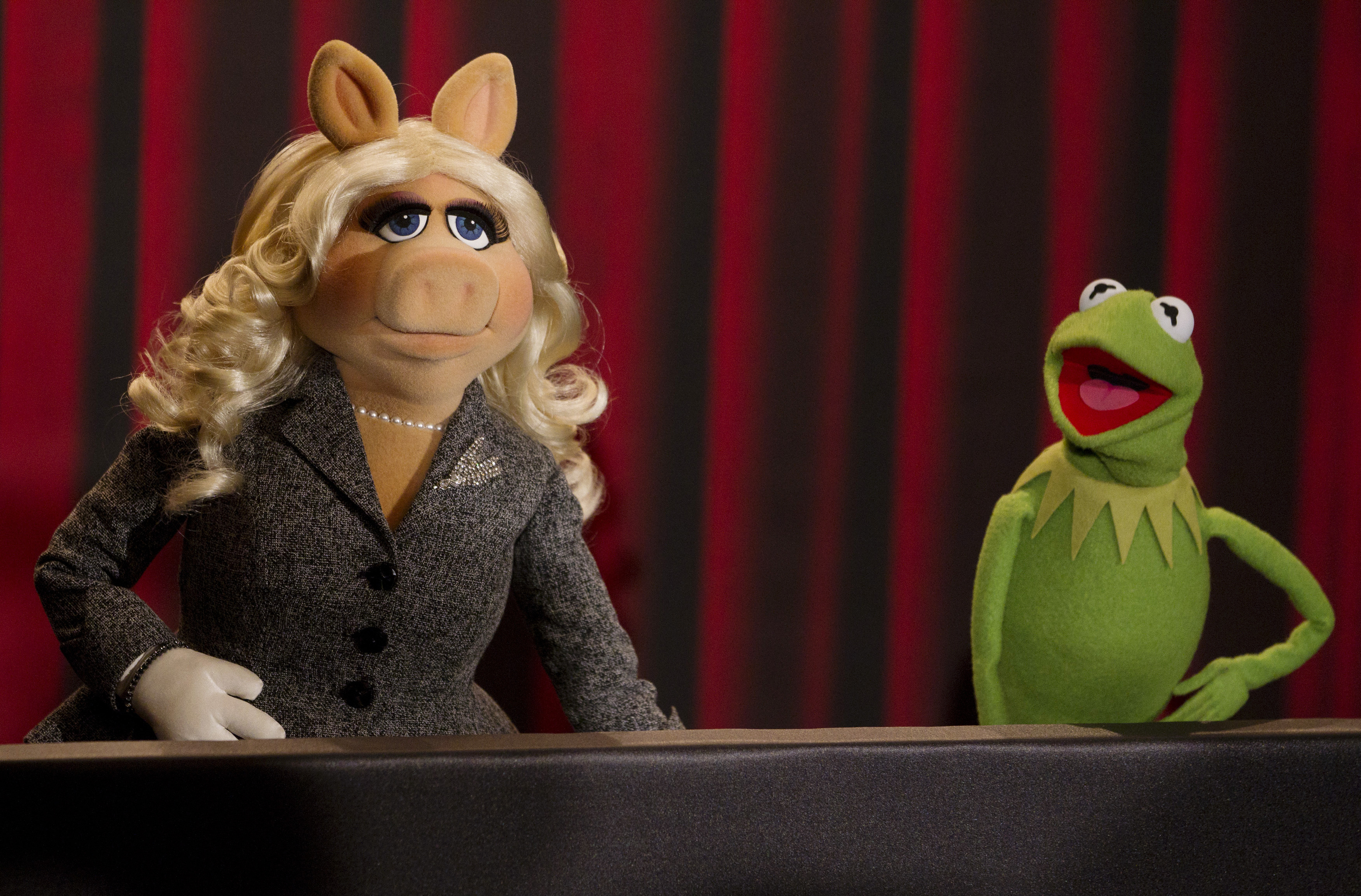 Miss Piggy and Kermit (REUTERS/Thomas Peter)
