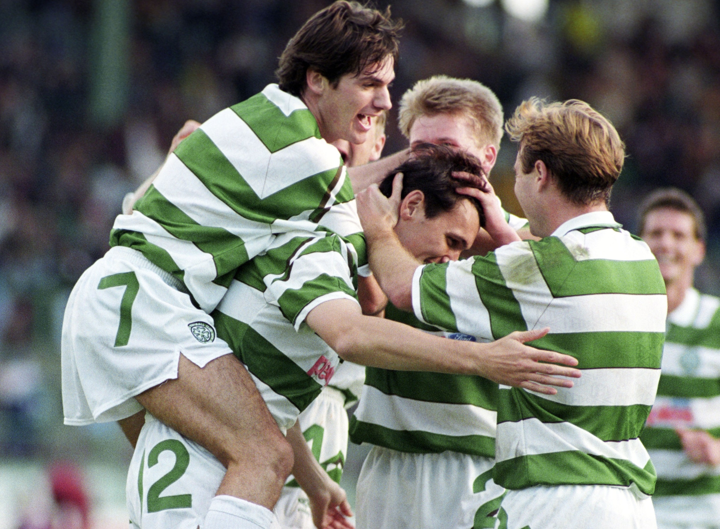 Tony Cascarino with Celtic teammates, 1991 (SNS Group)