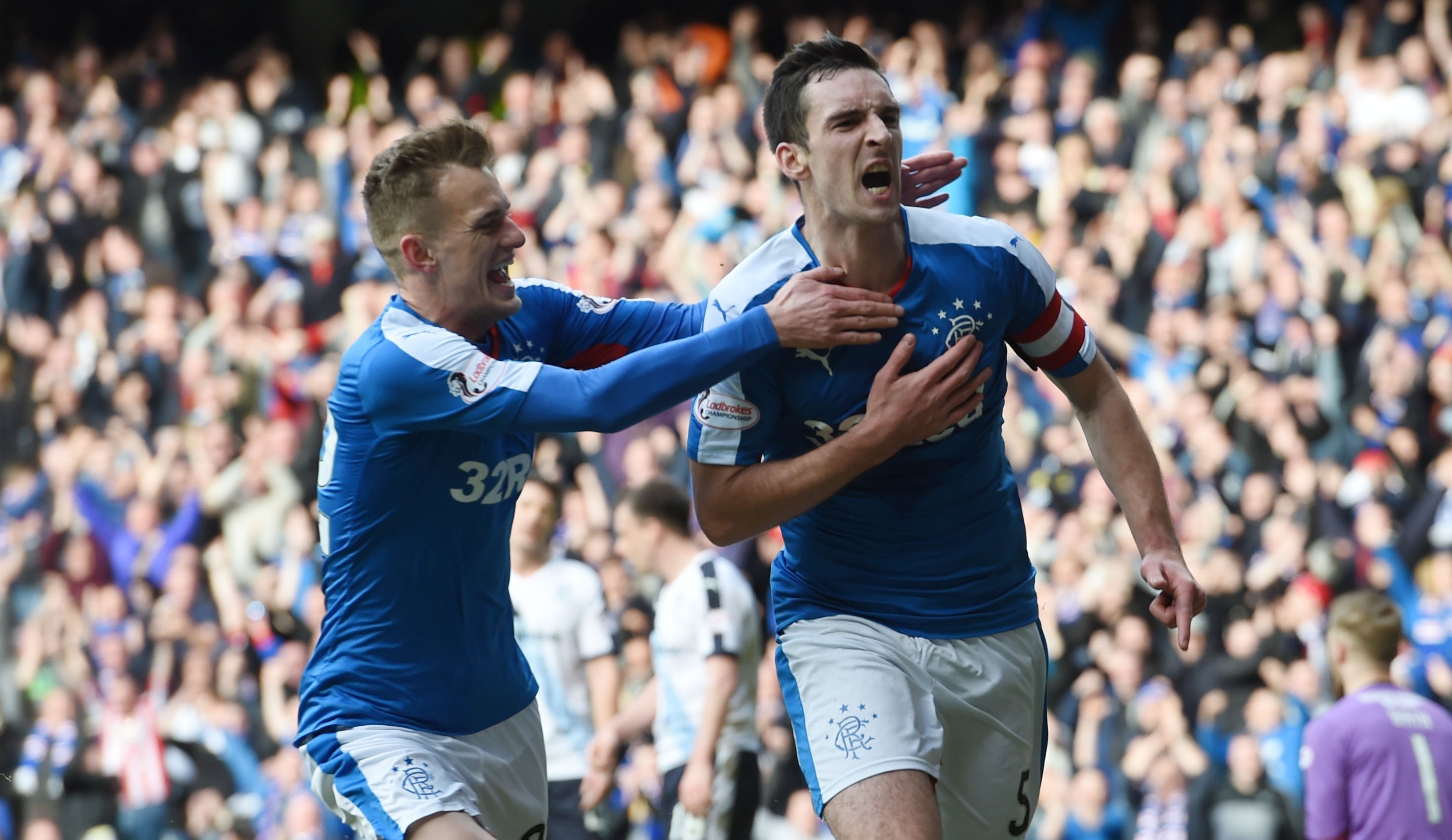 Lee Wallace celebrates putting Rangers 4-0 up against Dundee (SNS Group / Rob Casey)