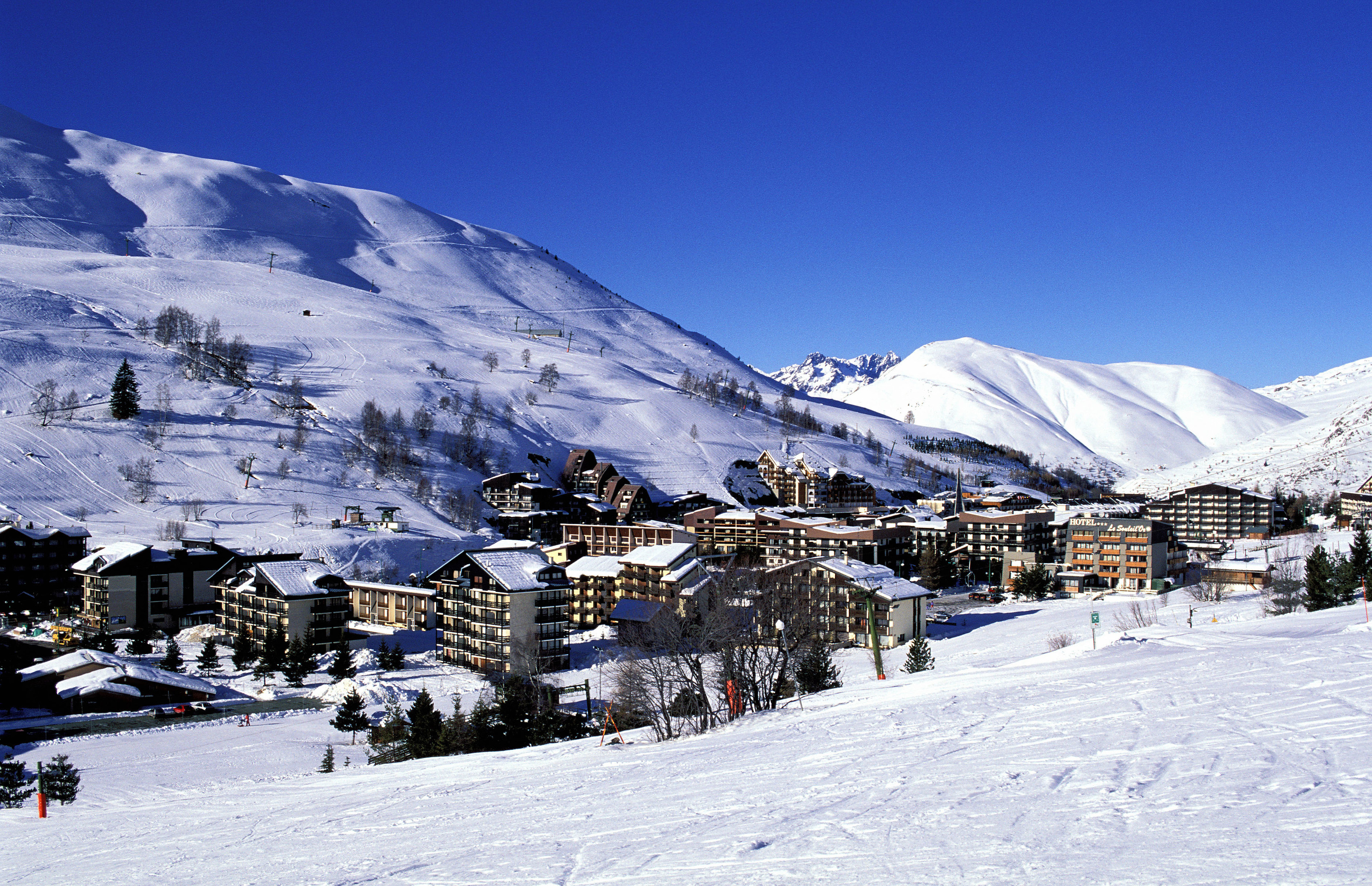 France, Isere, Les Deux Alpes ski resort in the heart of the Oisans massif (Alamy Stock Photo)