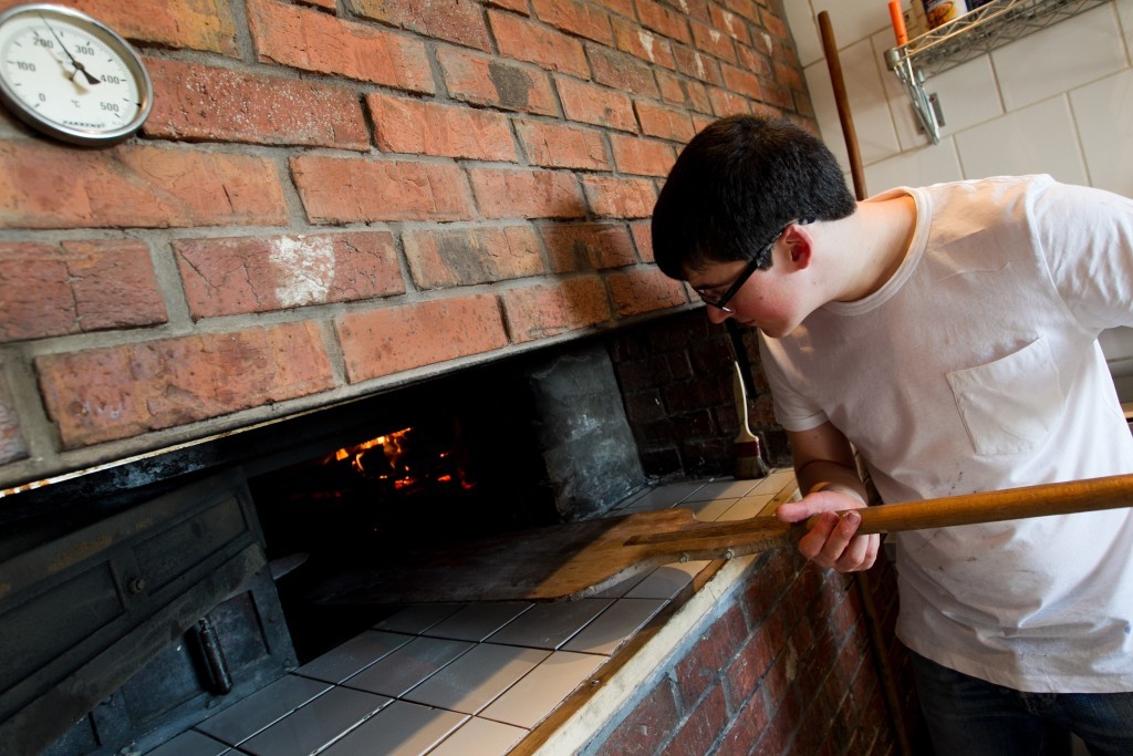 The chef making a haggis and cheese flatbread wrap (Andrew Cawley / DC Thomson)