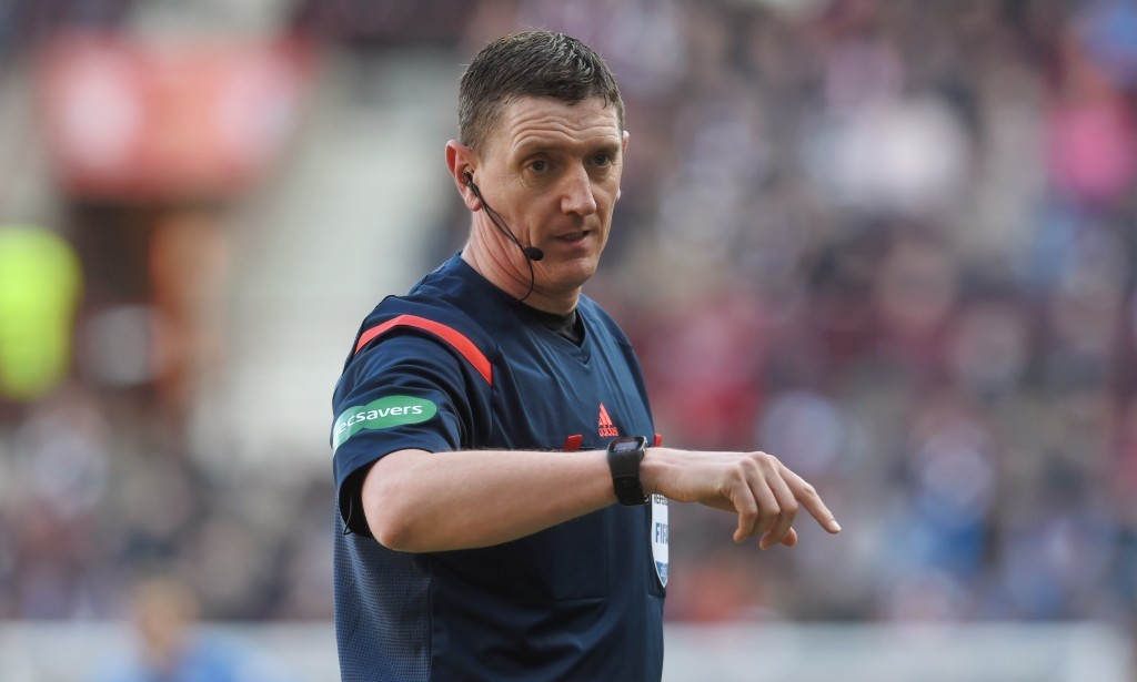 Referee Craig Thomson (SNS Group)