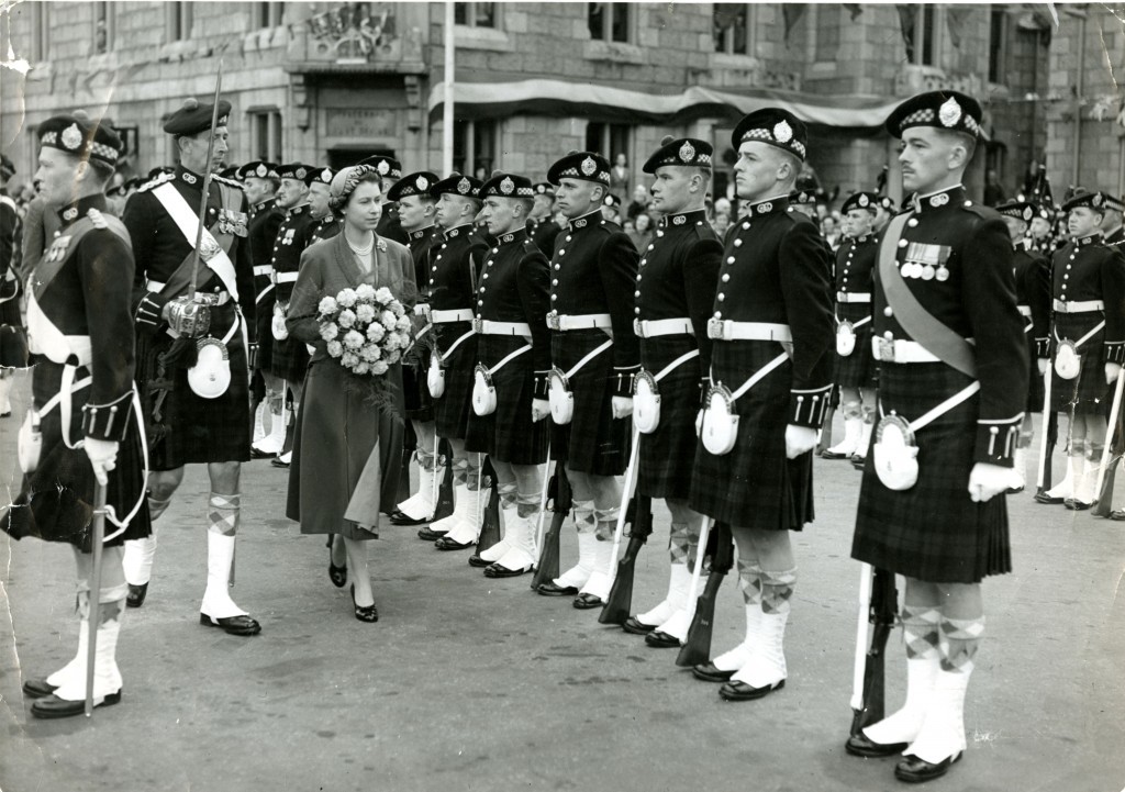 Queen Elizabeth II inspecting the guard of honour of Argyll and Sutherland Highlanders outside Ballater Station (DC Thomson)