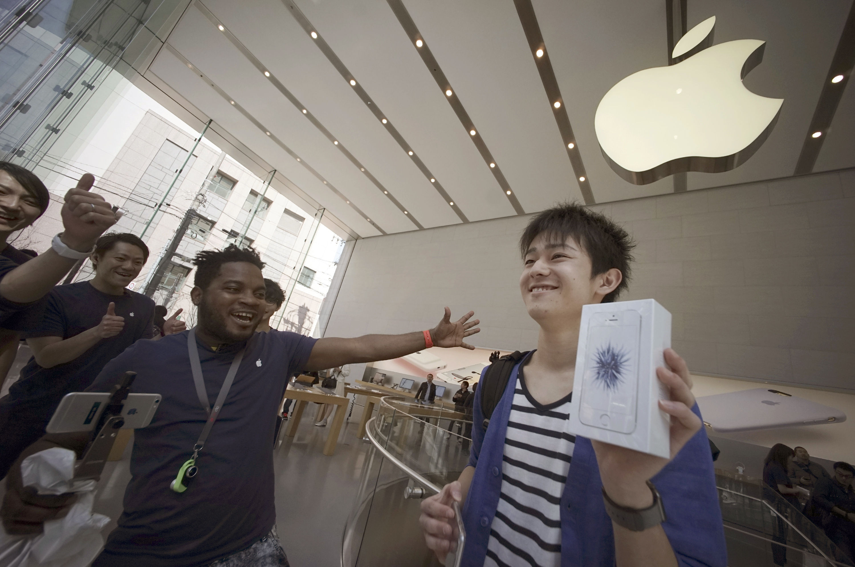 Japan iPhone launch (AP Photo/Eugene Hoshiko)