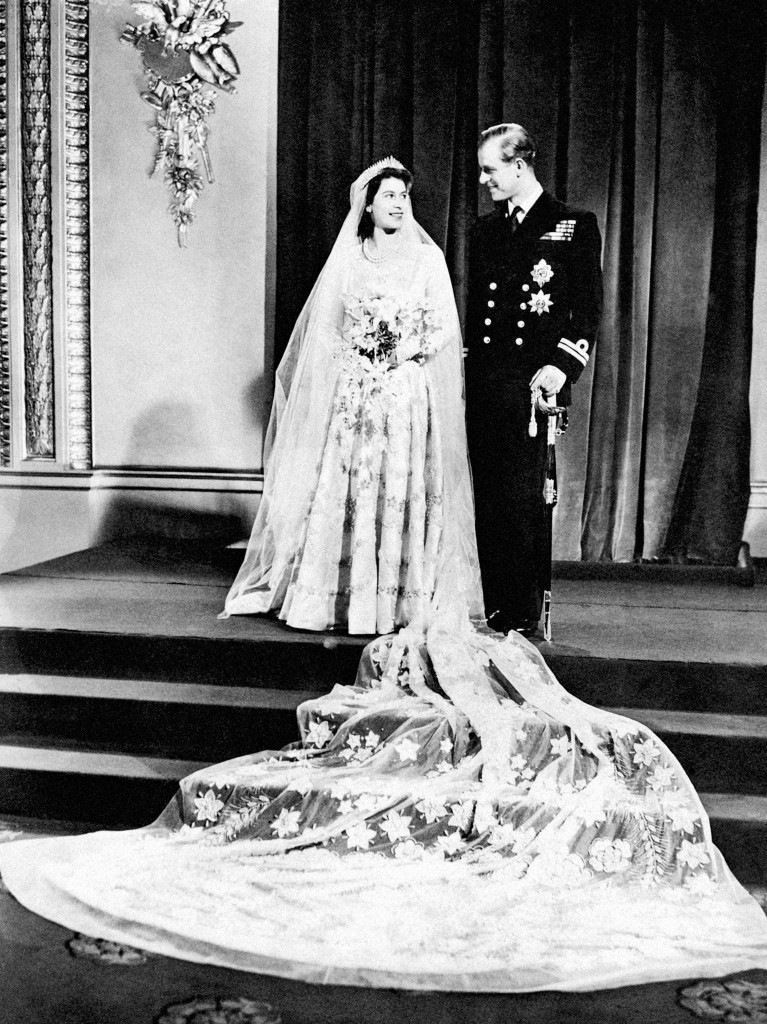 Princess Elizabeth’s stunning wedding dress was made from satin produced in Dunfermline (PA)