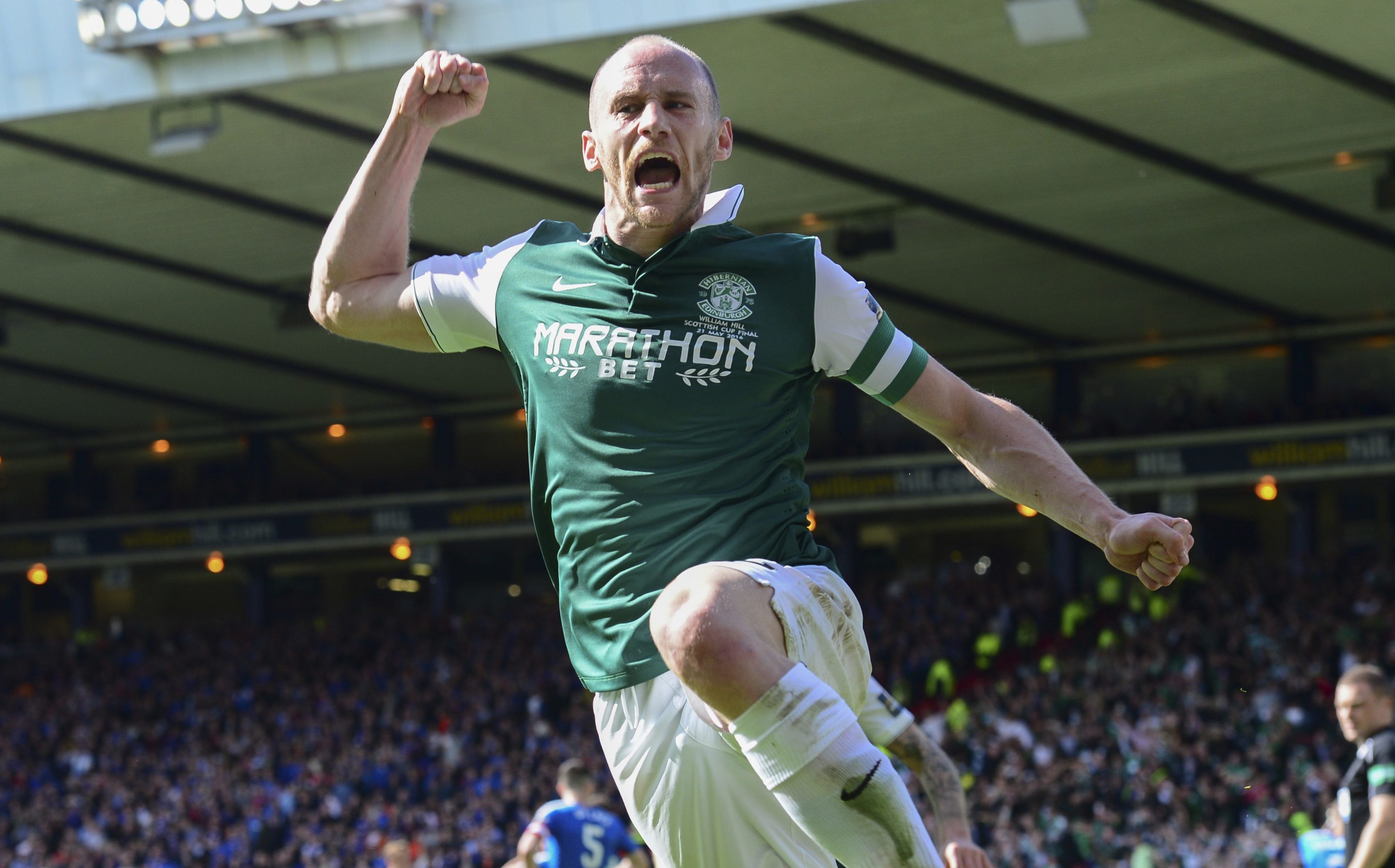 Hibernian's David Gray celebrates scoring the winning goal (SNS Group)