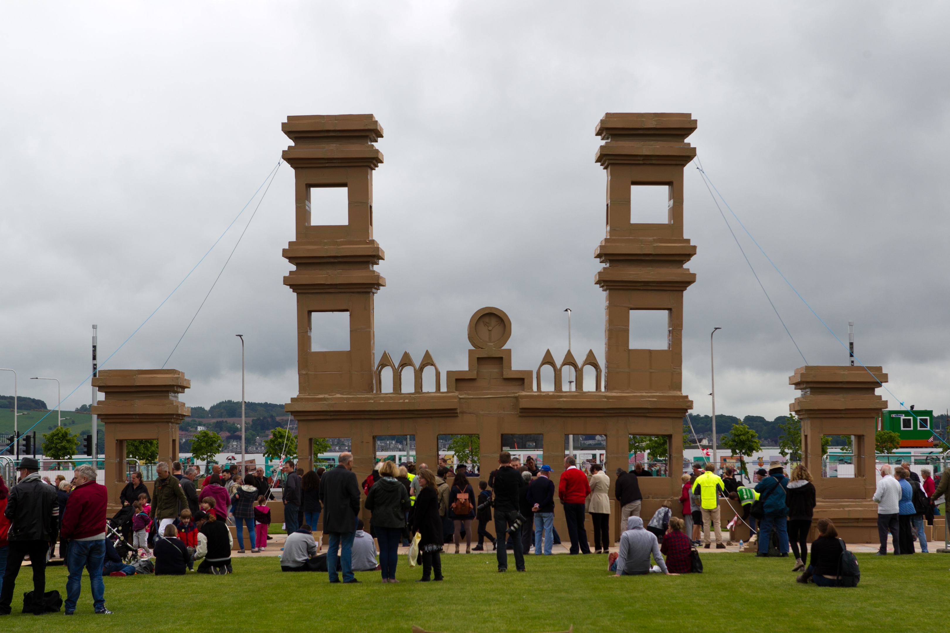 Members of the public helping to build a replica of the Royal Arch made out of cardboard boxes (Andrew Cawley/ Sunday Post)