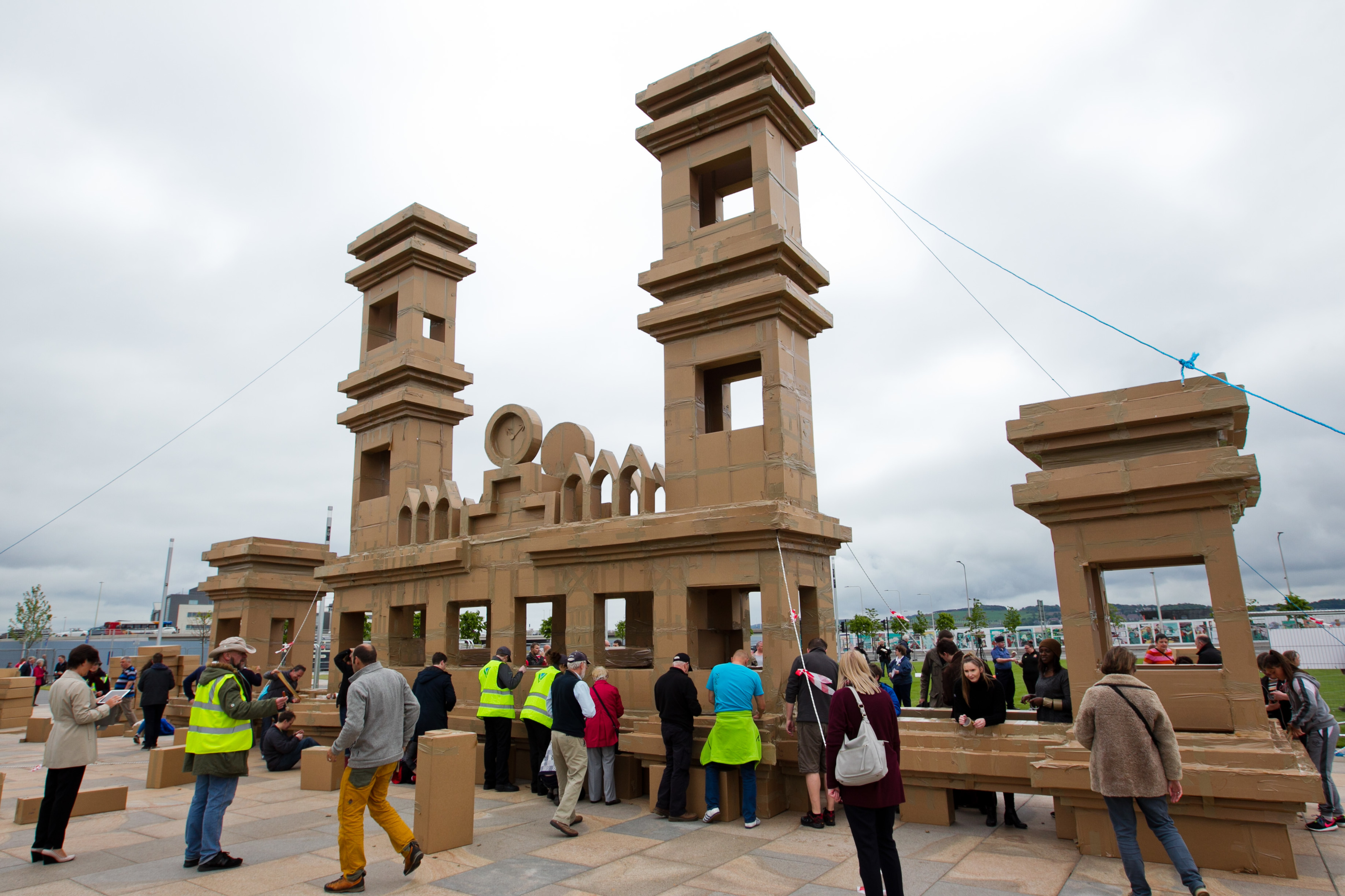 Members of the public helping to build a replica of the Royal Arch made out of cardboard boxes (Andrew Cawley/ Sunday Post)