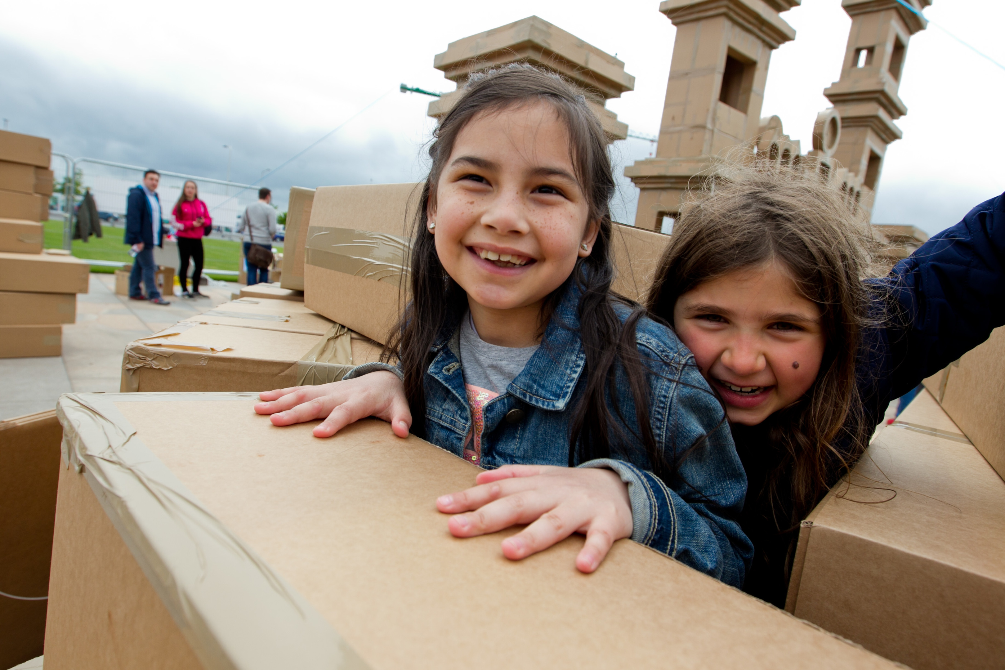 Members of the public helping to build a replica of the Royal Arch made out of cardboard boxes (Andrew Cawley/ Sunday Post)