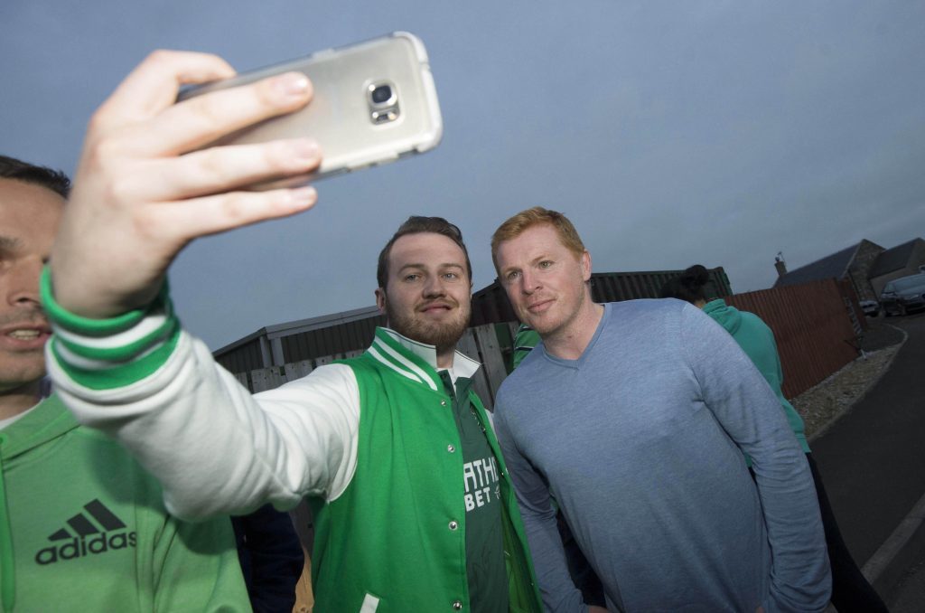 Hibs fans welcome Neil Lennon (SNS Group / Bill Murray)