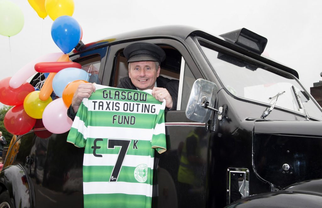 Celtic legend Tom Boyd is on hand at the Glasgow Taxi Outing's 71st Annual Children's trip to Troon  (SNS Group / Ross Parker)