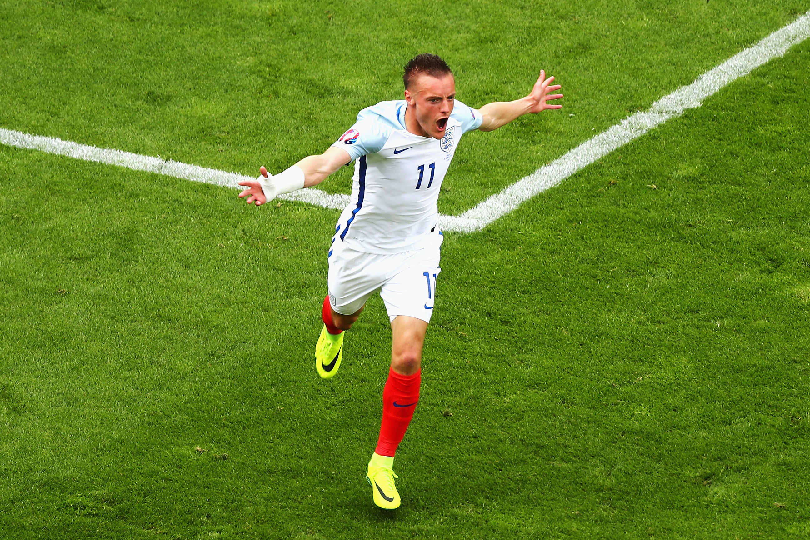 Jamie Vardy of England celebrates scoring England's first goal during the UEFA EURO 2016 Group B match between England and Wales (Clive Rose/Getty Images)