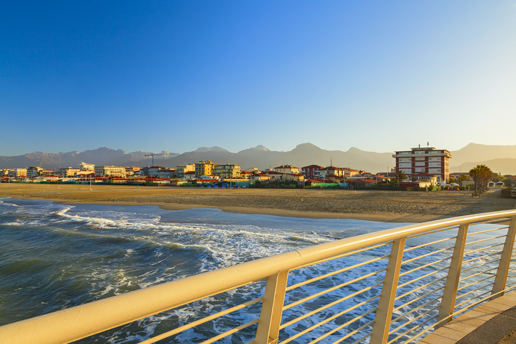 lido-di-camaiore-pier-italy