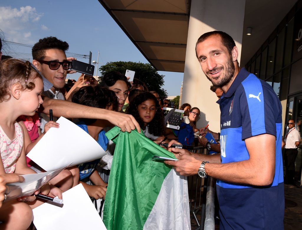 Giorgio Chiellini signs autographs in Montpellier (Claudio Villa/Getty Images)