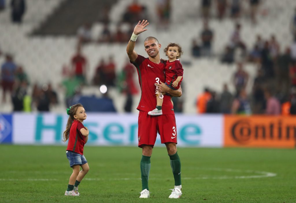 Pepe celebrates his team's win with his daughters (Lars Baron/Getty Images)