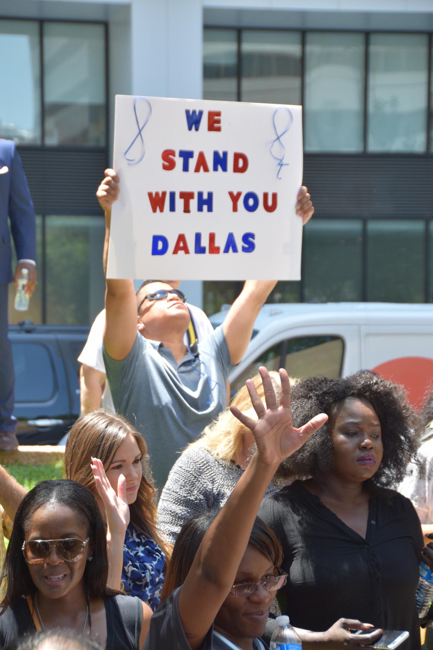 Dallas Police Shootings Tributes (Hum Images/Alamy Live News)