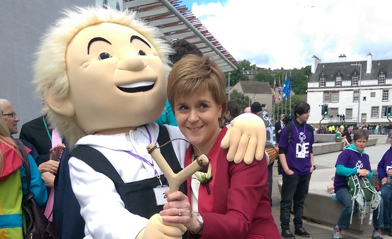 Oor Wullie meets the First Minister