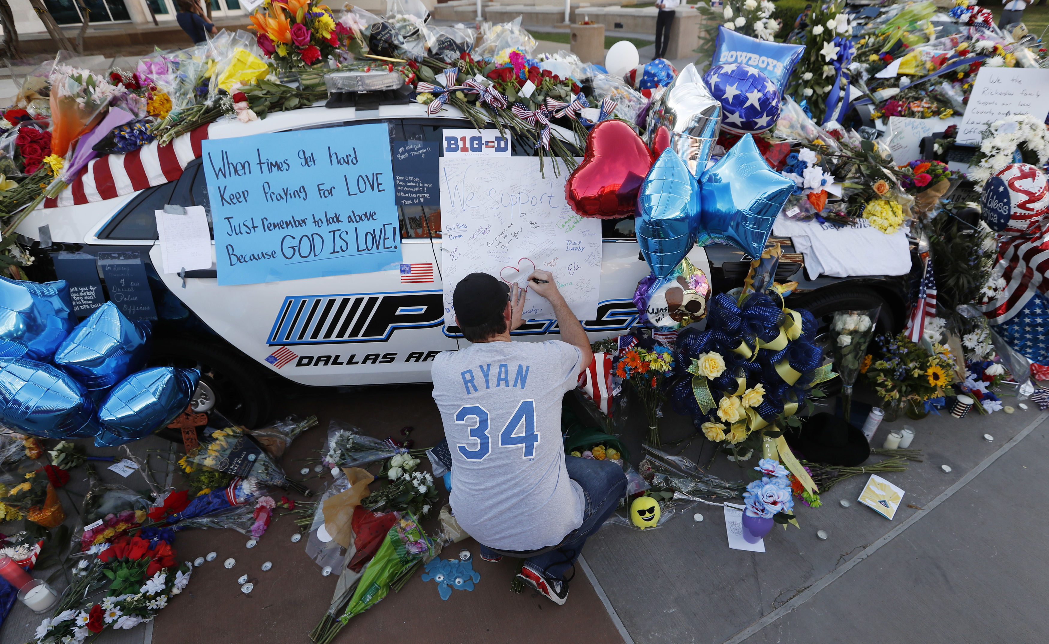 Dallas Police Shootings tributes (AP Photo/Eric Gay)