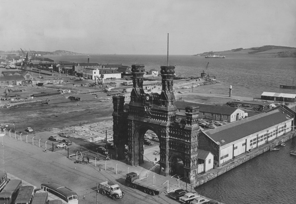 Royal Arch and the site of the Tay Road Bridge, 1963 (DC Thomson)