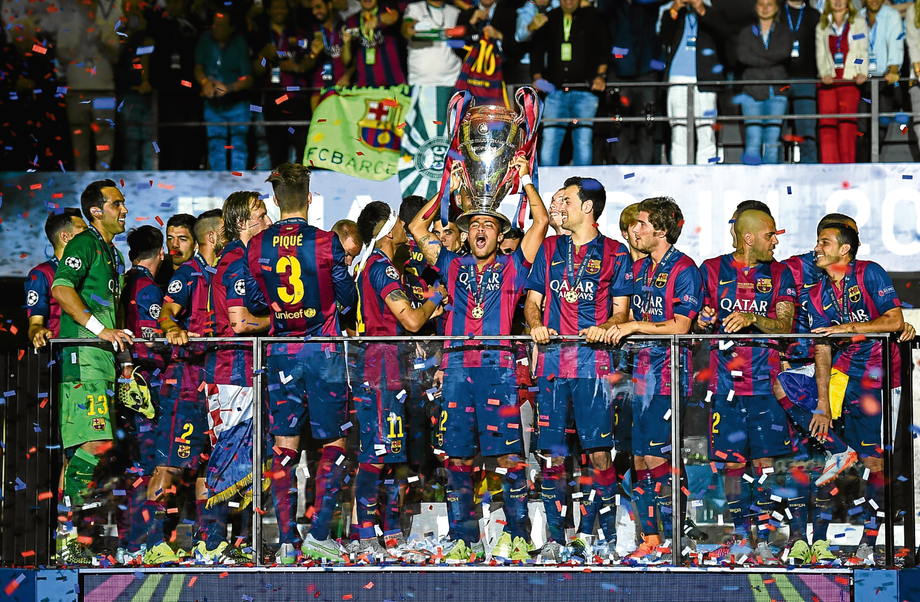 Barcelona lift the 2015 Champions League (Shaun Botterill/Getty Images)