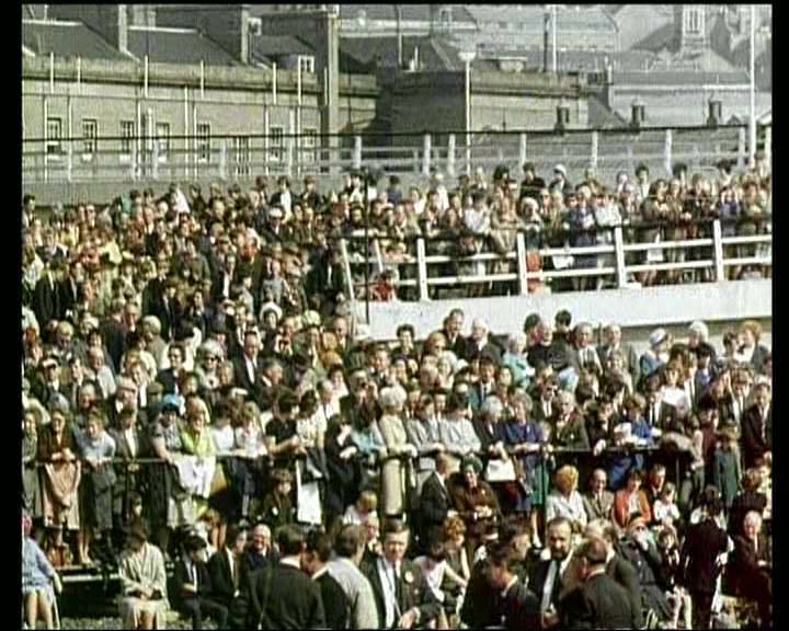 Crowds at the bridge opening