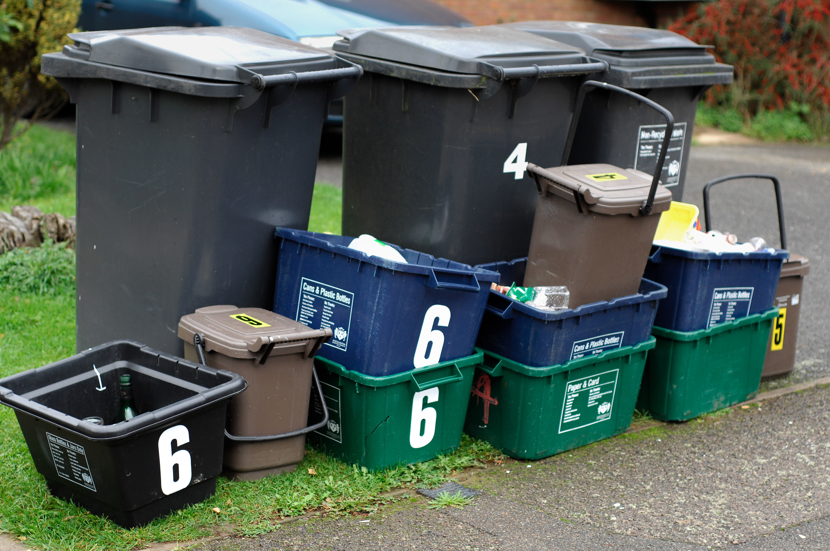 Recycling rubbish bins