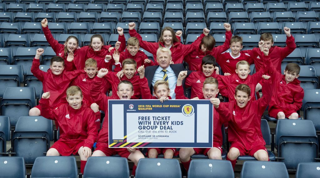 Strachan is on hand to promote the 'Free ticket with every kid's group deal' offer (SNS Group / Craig Foy)