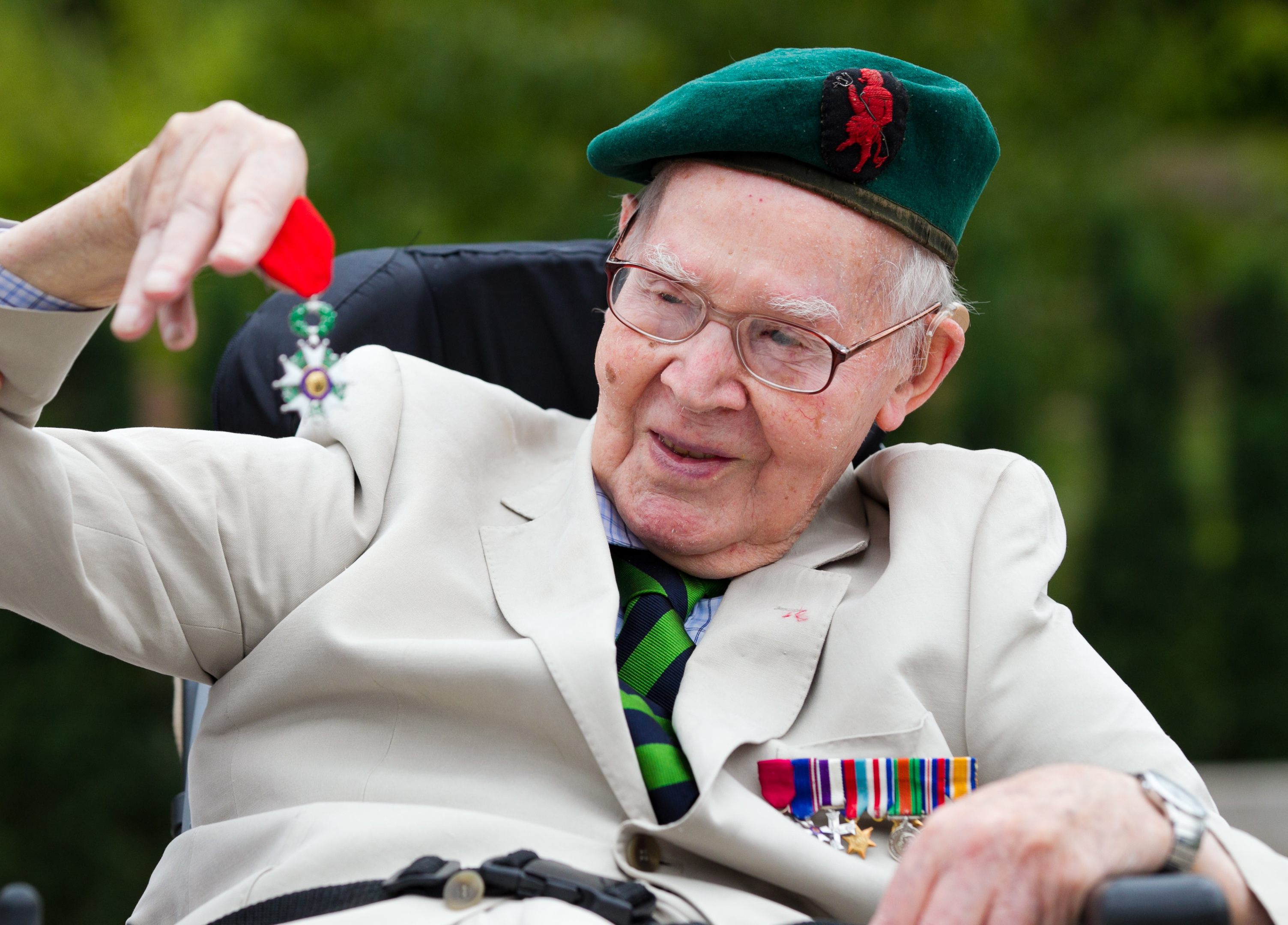 WWII veteran Angus Mitchell being awarded the Légion d'Honneur (Andrew Cawley/DC Thomson)