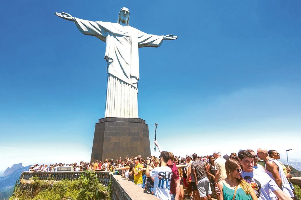 Tourists at the Christ the Redeemer statue (Getty Images)