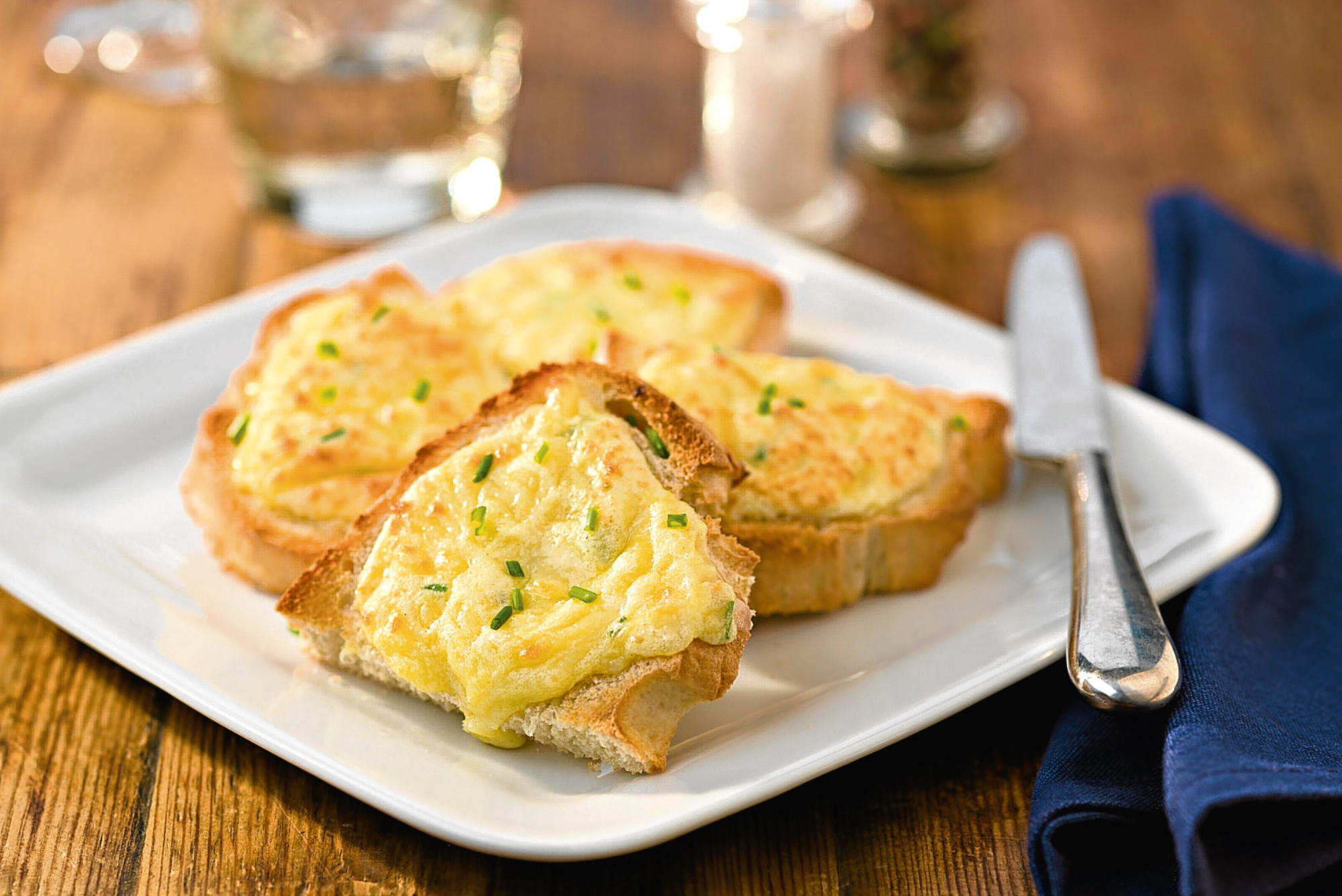 Блюда с сыром. Welsh Rarebit. Уэльс Welsh Rarebit. Welsh Rarebit блюдо. Уэлш рэббит.