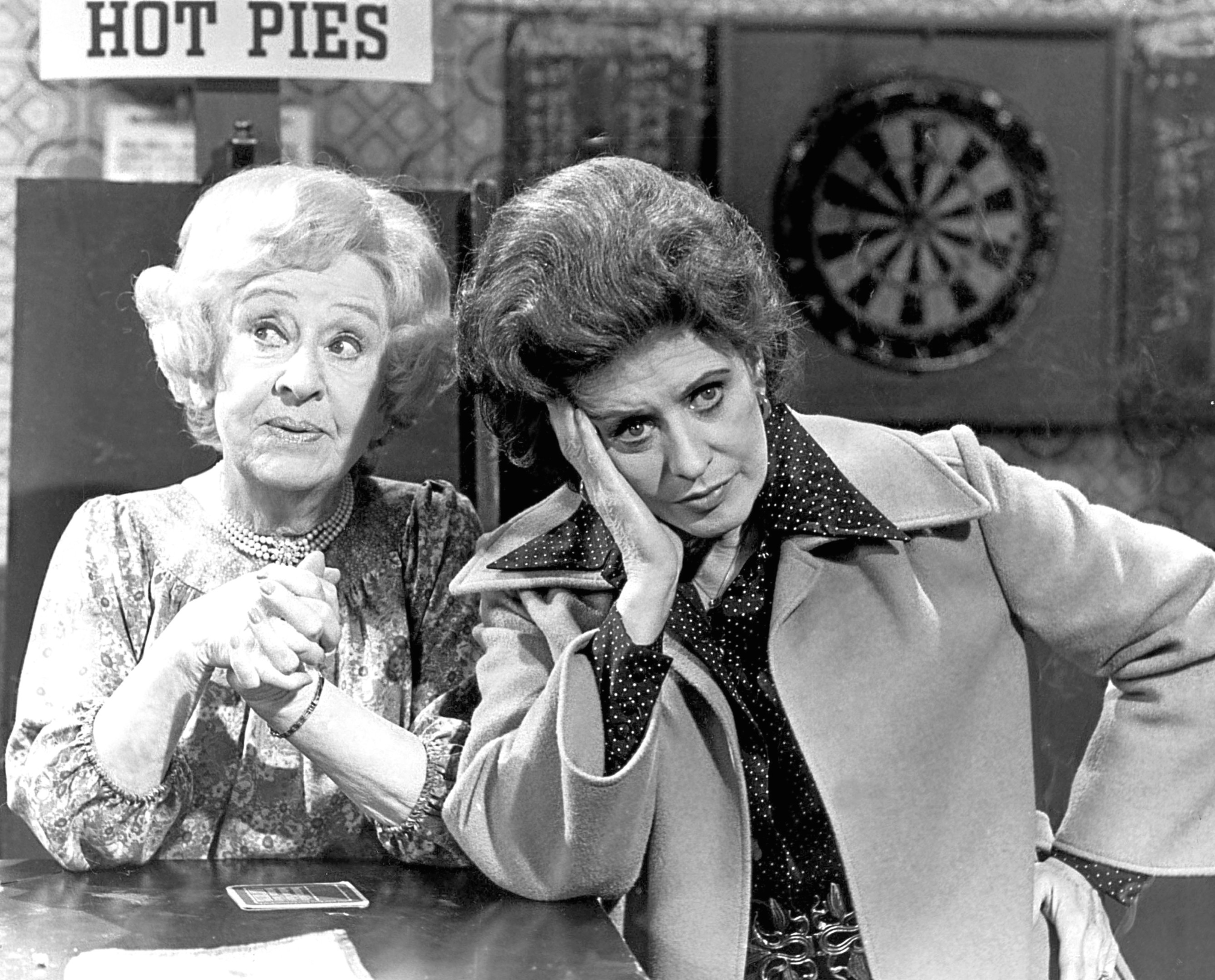 DORIS SPEED & PATRICIA PHOENIX Character(s): Annie Walker & Elsie Tanner 'CORONATION STREET' (1979) (Allstar/GRANADA TELEIVISION) 