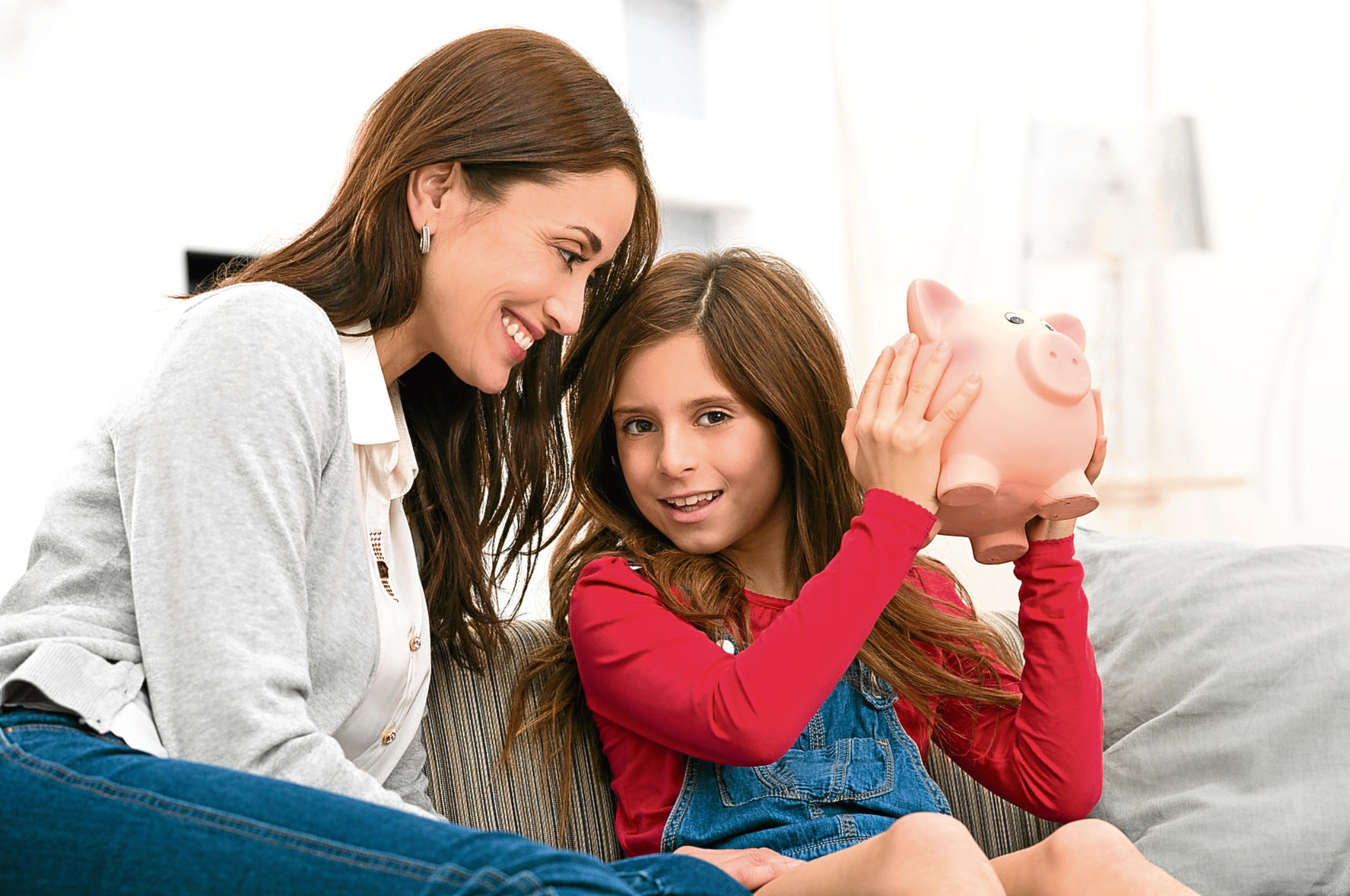 Mother imparting financial wisdom (Getty)