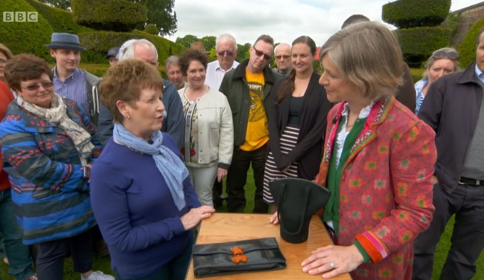 Antiques Roadshow has been blasted by health watchdogs after it highlighted a dangerous World War Two gas mask containing cancer-causing asbestos (BBC)