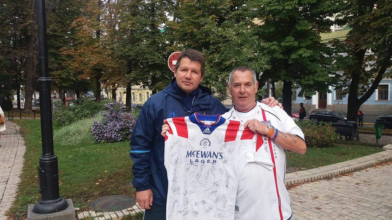 John travelled to Ukraine to meet Oleg Salenko, the final name for his shirt