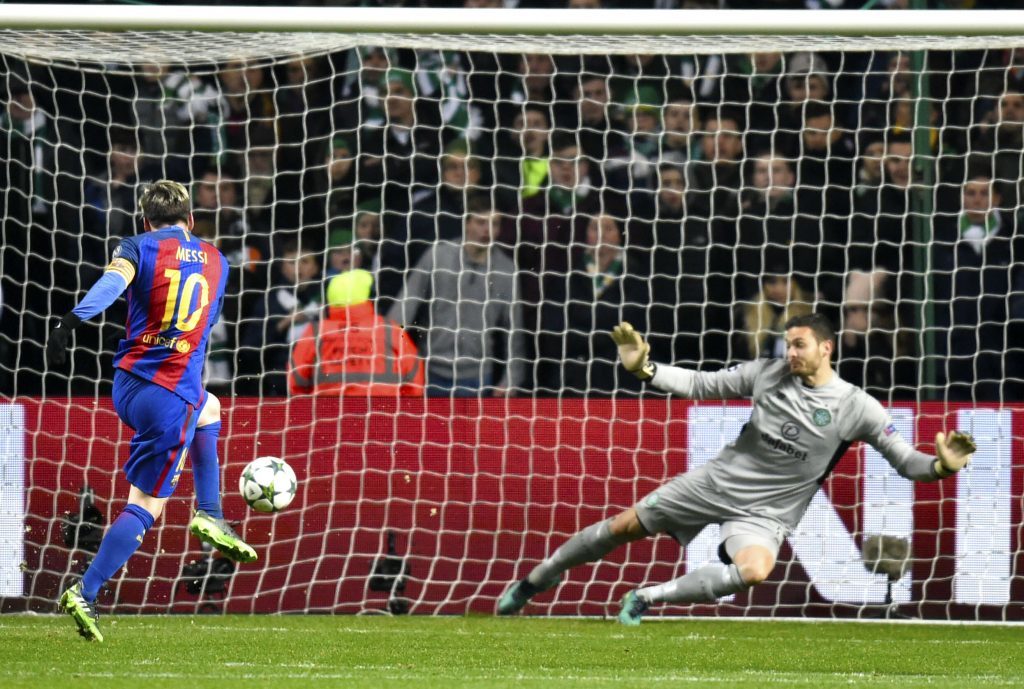 Barcelona's Lionel Messi converts the penalty (SNS Group / Craig Foy)