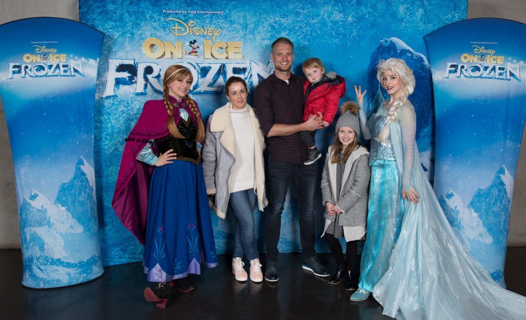 Rangers player Clint Hill and family meet Anna and Elsa (Disney on Ice)