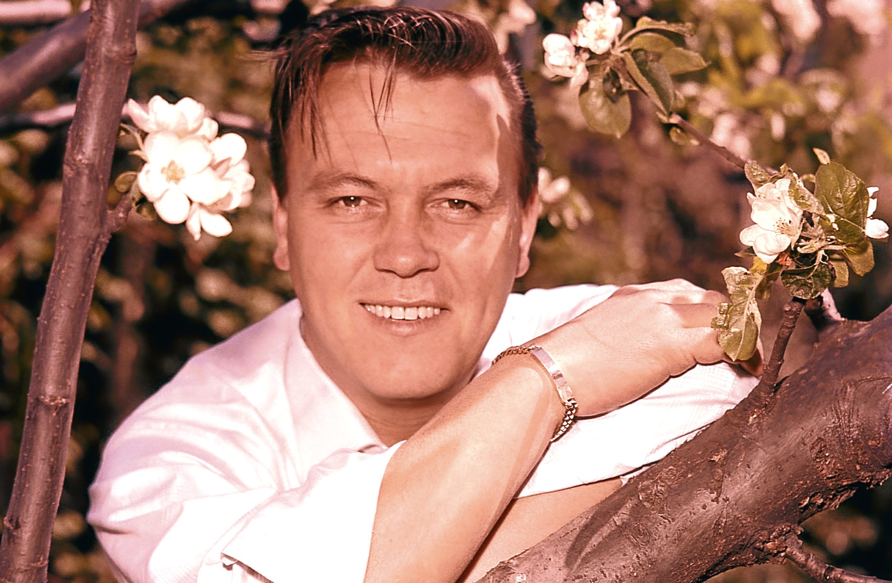 Matt Monro in 1962 after he gave up his career as a milkman (Alamy)