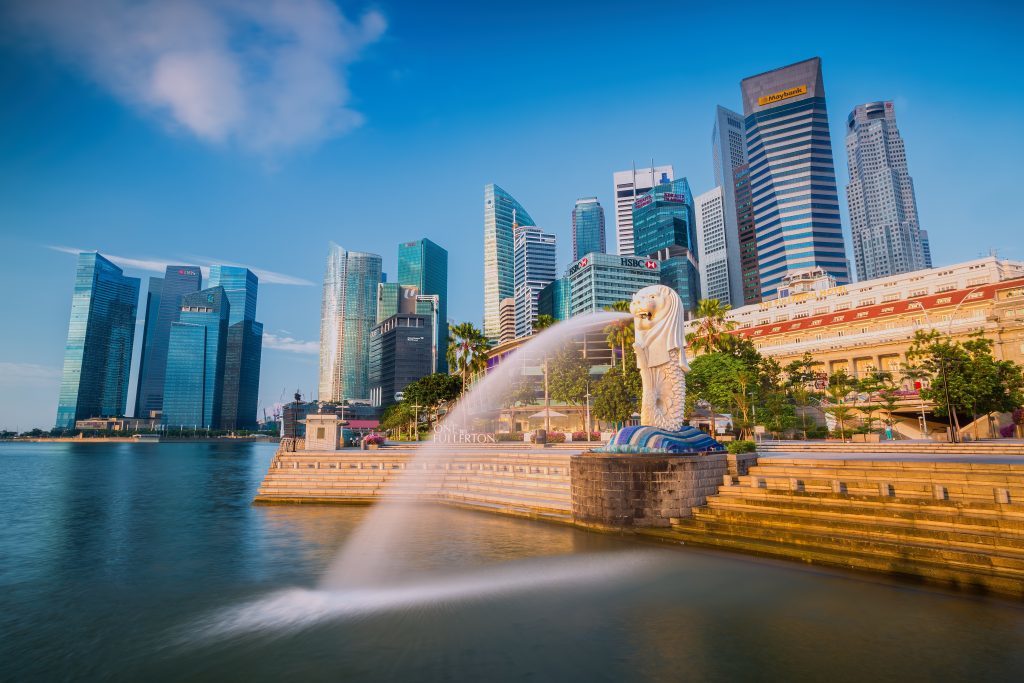 The Merlion fountain in front of the Marina Bay Sands hotel (iStock)