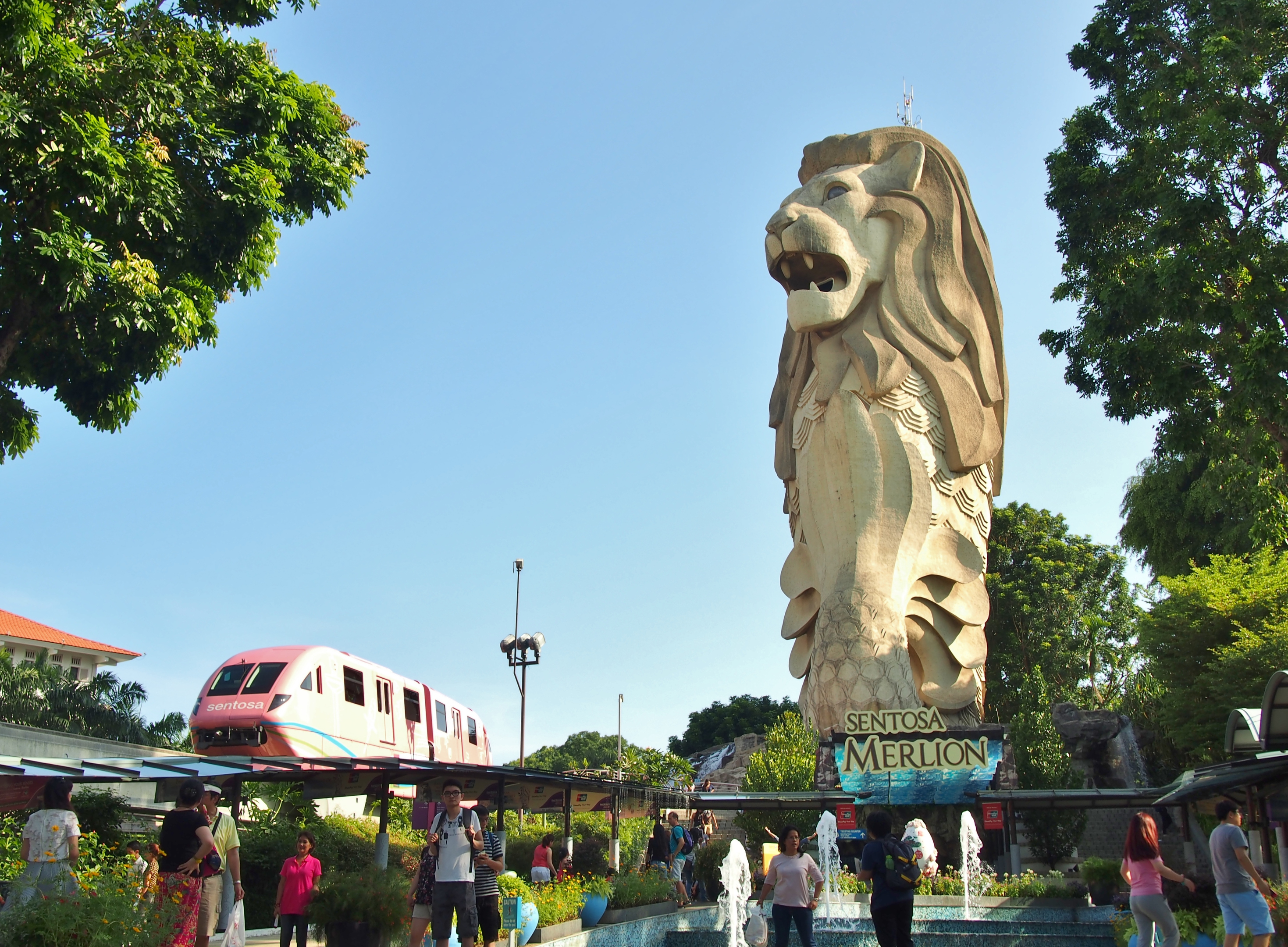 Merlion statue at Sentosa Merlion park in Sentosa island, Singapore (iStock)