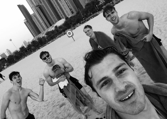 Celtic's players enjoy themselves on the beach (Erik Sviatchenko / Instagram)