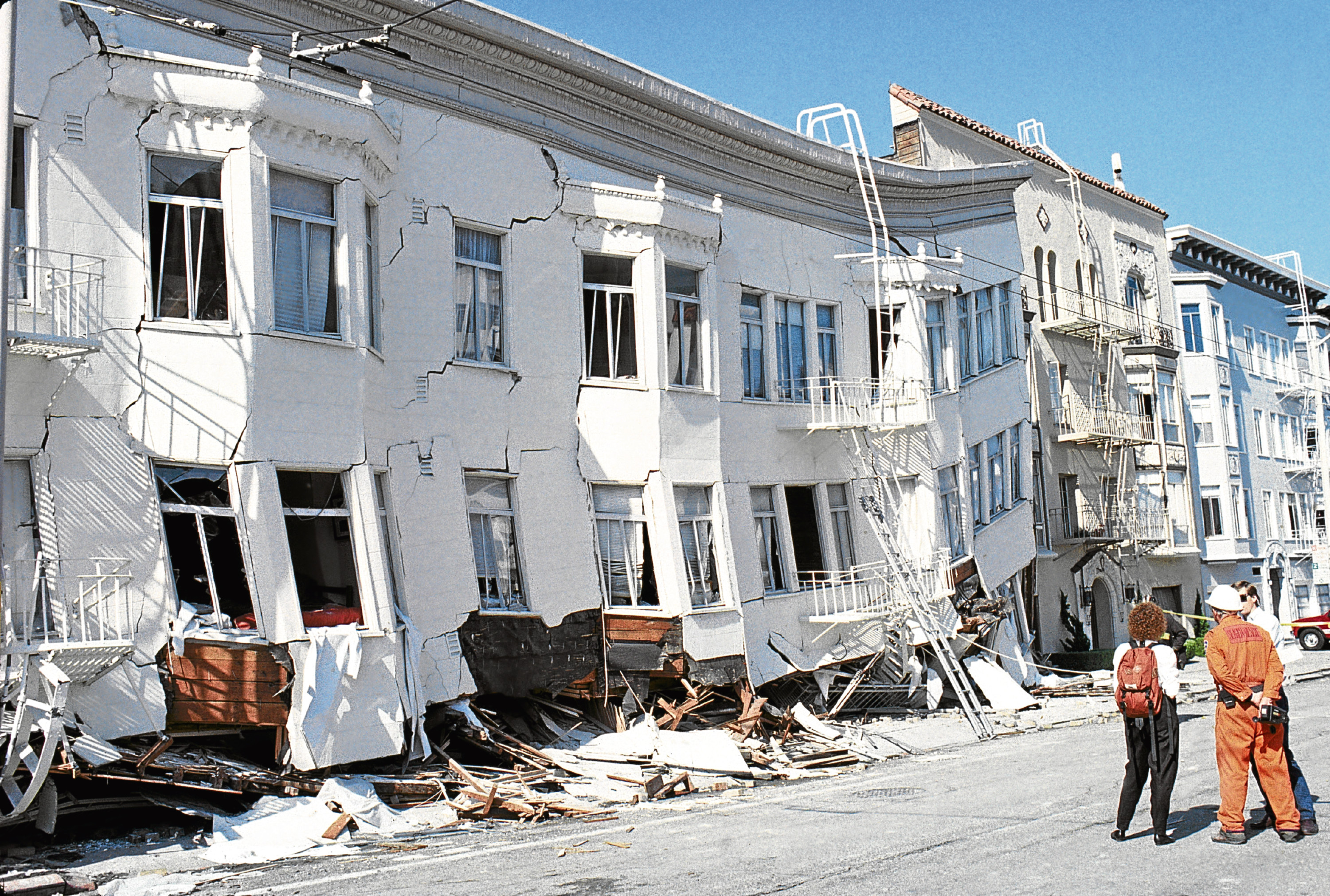 General view of the Marina district disaster zone after an earthquake, measuring 7.1 on the richter scale (Photo by Otto Greule Jr /Getty Images)