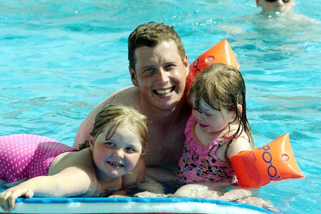 Gary Biggs from Dundee with daughter Lily-Grace and friend Erin Paterson in the pool (John Stevenson, DC Thomson)