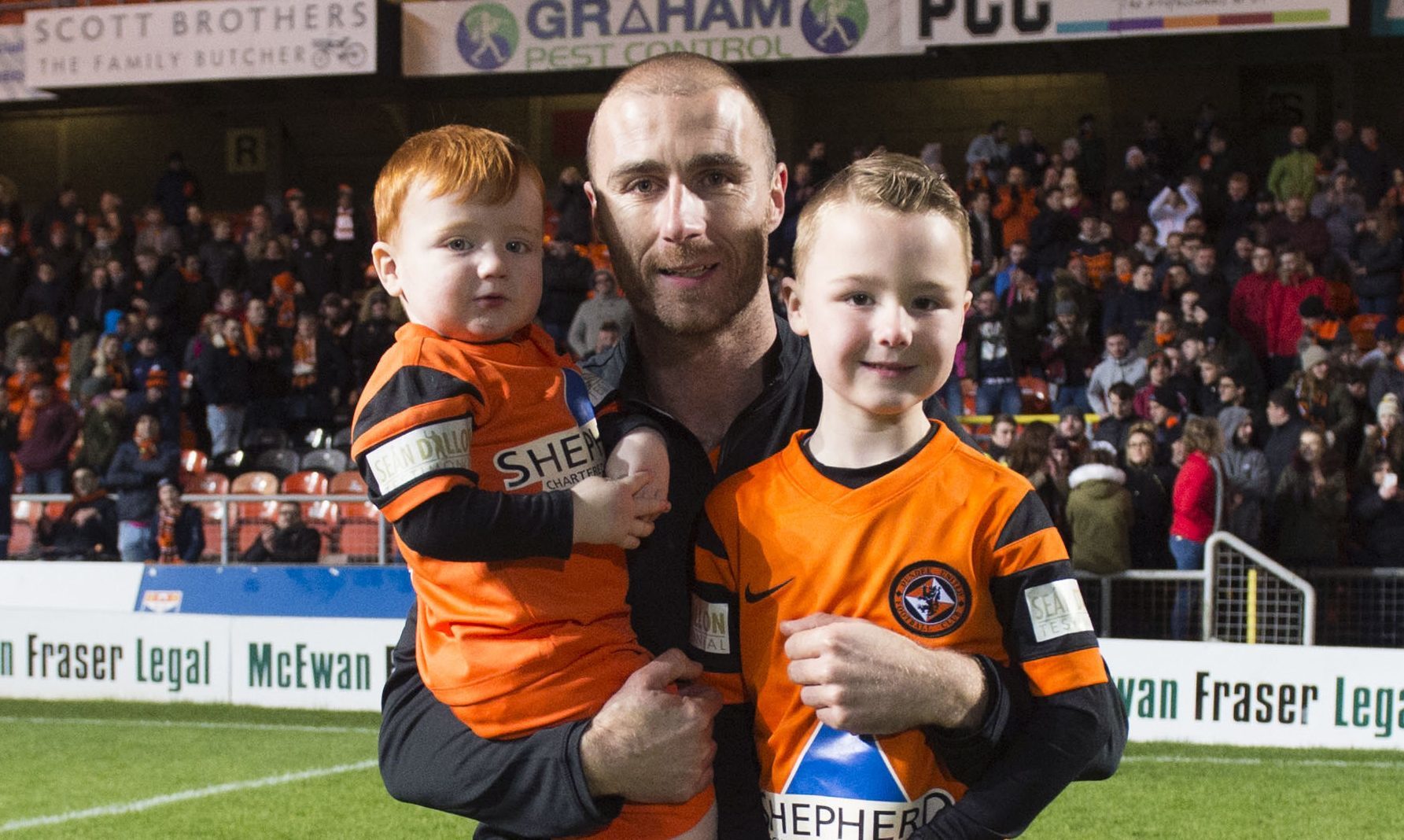 Dundee United's Sean Dillon with sons Finn (left) and Shea (SNS Group / Craig Foy)