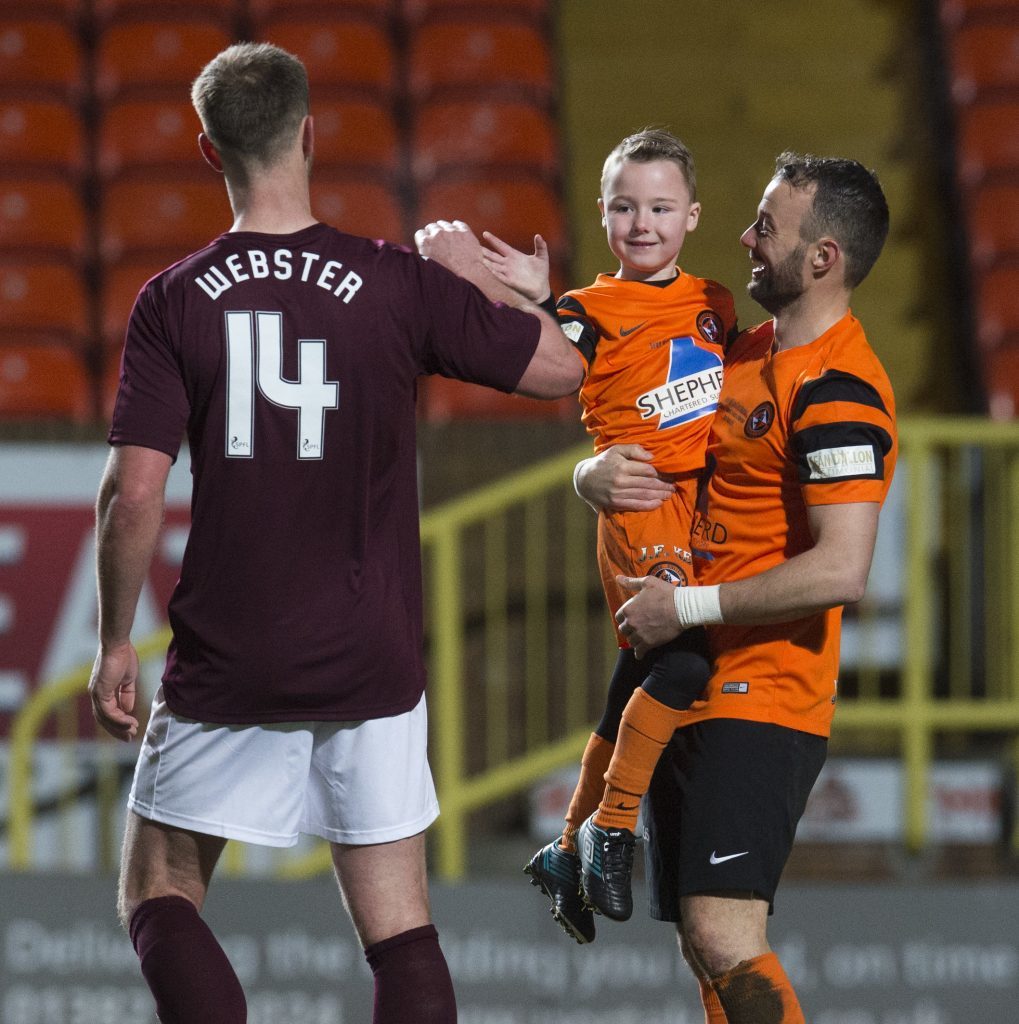 Former Dundee United player Noel Hunt (right) celebrates with Shea (SNS Group / Craig Foy)
