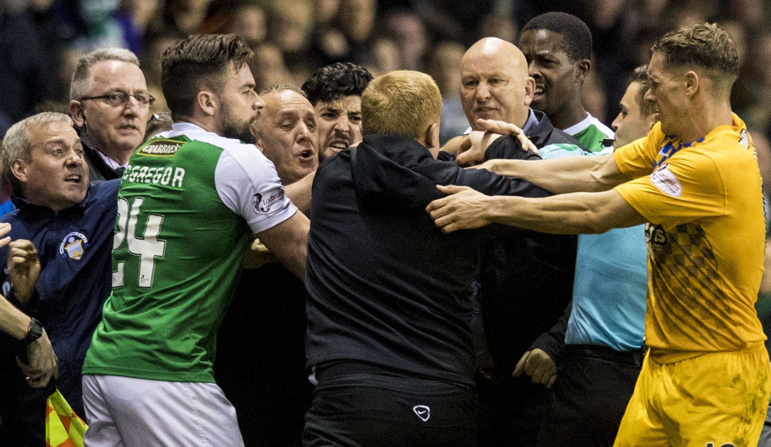 Morton manager Jim Duffy and Hibernian manager Neil Lennon confront each other as a row breaks out before full-time (SNS Group)