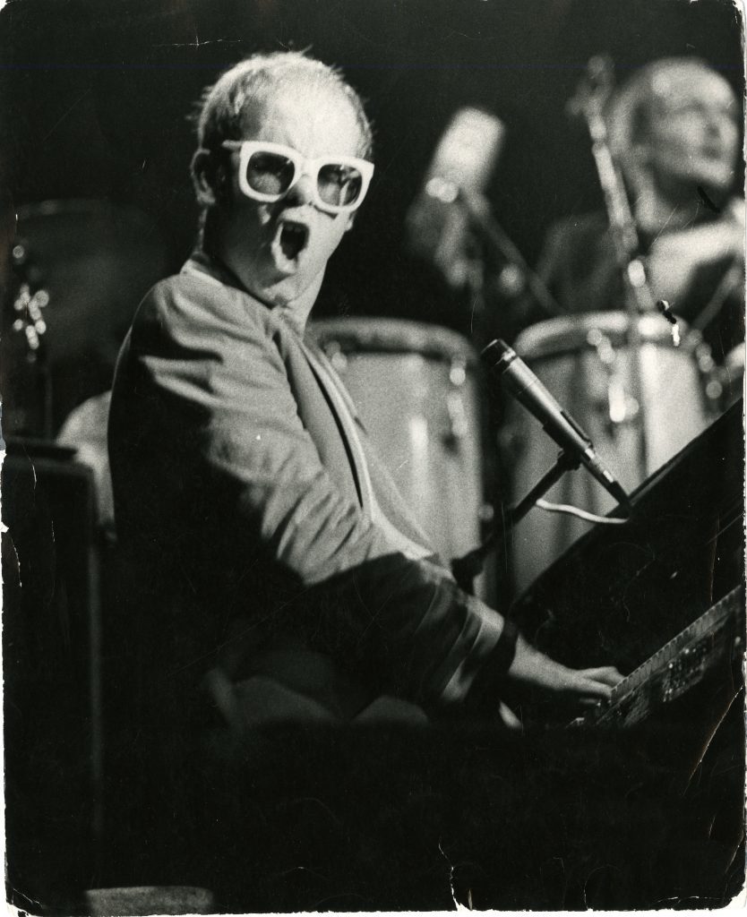 Elton John performs at the Caird Hall Dundee, 1976 (DC Thomson)