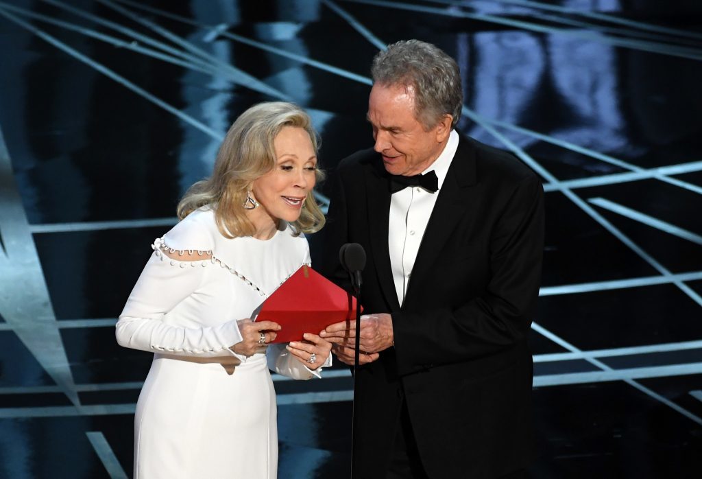 Faye Dunaway and Warren Beatty at the Oscars  (Kevin Winter/Getty Images)